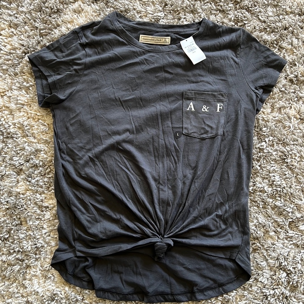 Abercrombie & Fitch Knotted Front Tee - size L
